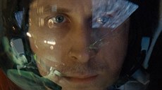 Záběr z filmu První člověk Záběr z filmu První člověk