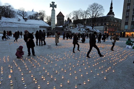 Lidé v Talinu vzpomínají na Estonce, které Sovti deportovali na Sibii po...