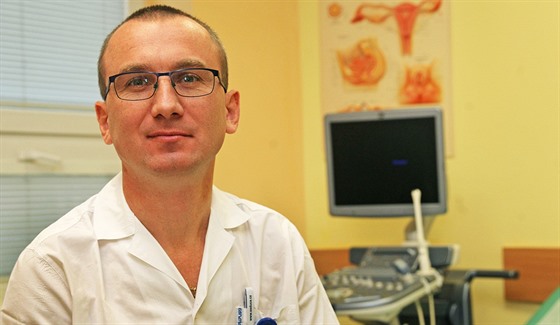 Ukrajinský gynekolog Vitalij Smetanskyi pracuje ve Slezské nemocnici v Opav.