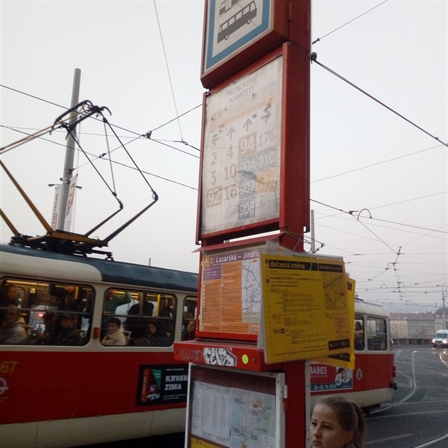 Jen co skončila výluka tramvajové dopravy na Smíchově, začala výluka nejdůležitějšího úseku tramvajové tratě Lazarská-Jindřišská (jež není kudy objet, z důvodu dosud nepostavené nové tratě přes Václavské náměstí a Můstek), navíc je současně výluka eskalát