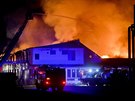 V Lysé nad Labem na Nymbursku hoří 15. října 2018 výrobní hala společnosti...