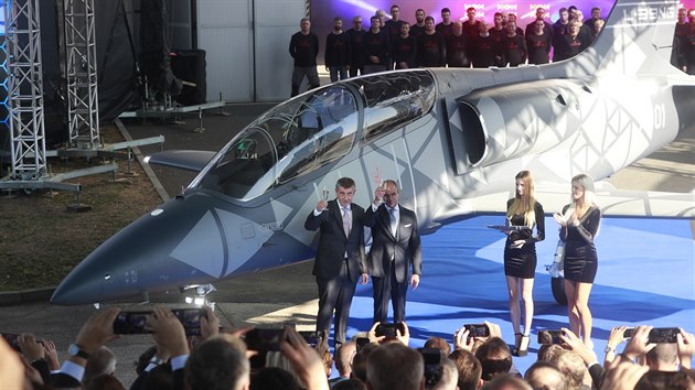 Nová stíhačka L-39NG na oficiálním představení Aera Vodochody Nová stíhačka L-39NG na oficiálním představení Aera Vodochody