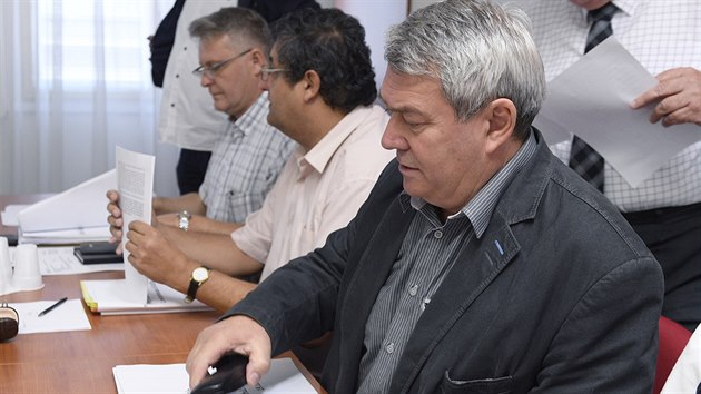 Předseda KSČM Vojtěch Filip na jednání prvního zasedání širšího vedení... Předseda KSČM Vojtěch Filip na jednání prvního zasedání širšího vedení...
