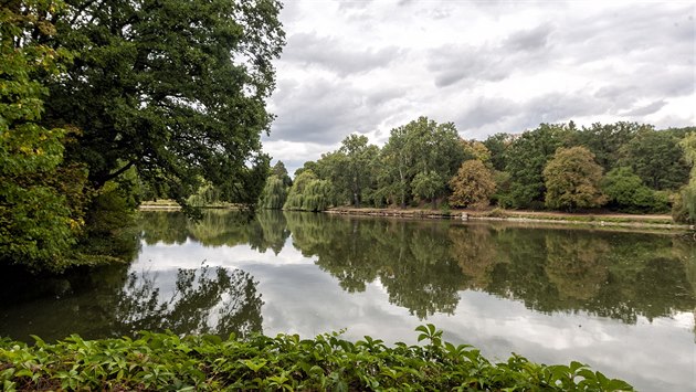 Jeden z nejcennějších tuzemských romantických parků v zámeckém areálu v... Jeden z nejcennějších tuzemských romantických parků v zámeckém areálu v...