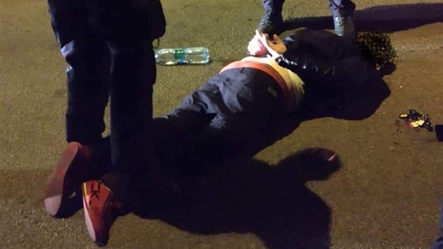 Policisté zadrželi cizince v Plzni na Lochotíně. Policisté zadrželi cizince v Plzni na Lochotíně.