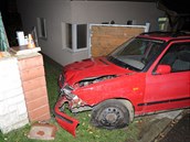 Spoušť, kterou po své zběsilé jízdě Vizovicemi zanechal opilý řidič. Spoušť, kterou po své zběsilé jízdě Vizovicemi zanechal opilý řidič.