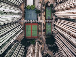 Tenisové kurty mezi mrakodrapy v Hongkongu