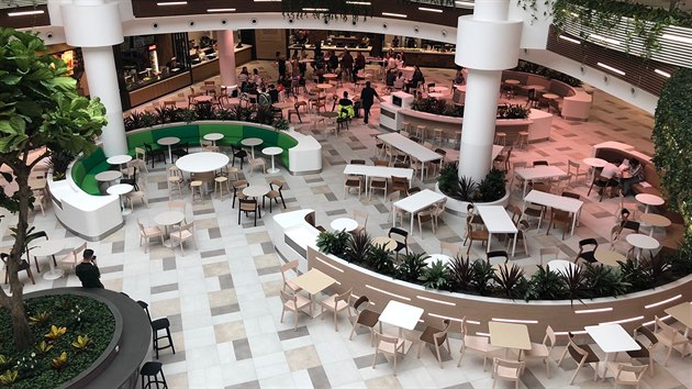 Obchodn centrum Letany v srpnu 2018 otevelo nov zrekonstruovadn food court.