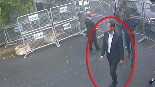 V den, kdy zmizel novin Daml Chukd, zachytily kamery ped rezidenc sadskho konzula v Istanbulu mue, kter byl pedtm spaten se sadskm korunnm princem Mohamedem bin Salmnem. (2. jna 2018)