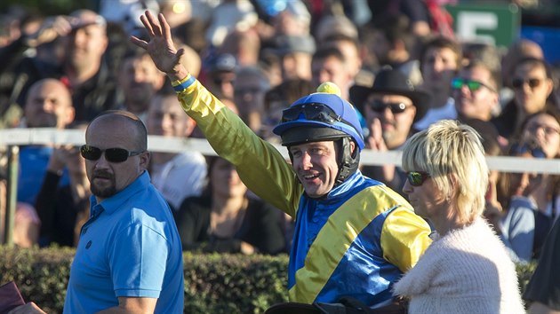 Jan Faltejsek slav triumf ve 128. ronku Velk pardubick.