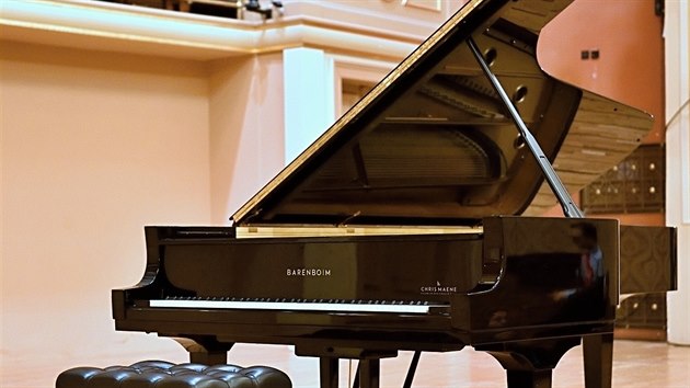Daniel Barenboim hrl na vlastn klavr, kter pro nj byl vyroben a pivezen do Prahy.