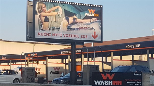 Reklama Wash Inn vyuv princip sex sells. Kandidt na anticenu Sexistick prasteko 2018.