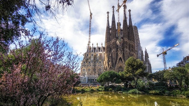 Jedno z nejvtch lkadel Barcelony. Sagrada Familia slavnho architekta Gaudho.