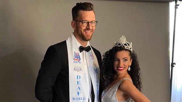 ech Jan Emmer a Izraelka Assia Uhananyov se stali 29. z 2018 v Praze vtzi 18. ronku svtov soute krsy neslycch Miss & Mister Deaf World 2018.