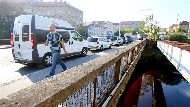 Uzavrka desetilet kvli oprav Zbrdovickho mostu a pilehl ulice se dotkne destek tisc lid denn. A potrv dlouhch 15 msc.