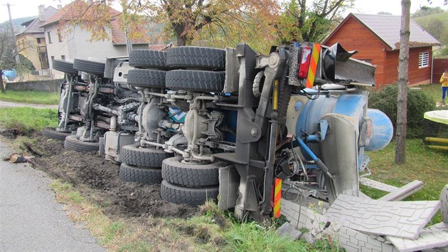 Nehoda domchvae v obci Bezvky na Zlnsku.