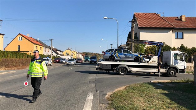 Policist na Kladensku bourali pi pronsledovn idie. (11.10.2018)