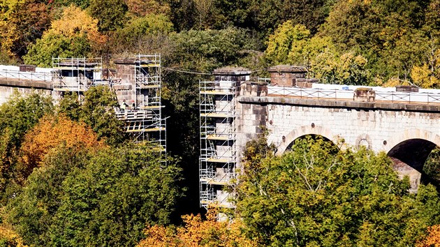 Ocelov mostnice se na viadukt vrt v listopadu. (11.10.2018)