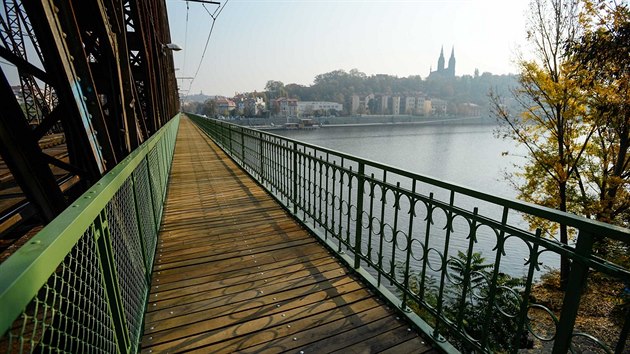 Skonila oprava lvky pro p na elezninm most na Vtoni (18.10.2018)