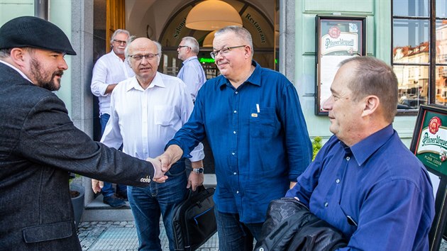 Jednn o budouc hradeck koalici mezi ANO a ODS. Vpravo mon budouc primtor Alexandr Hrablek.