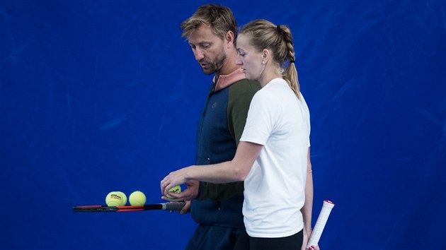 esk tenistka Petra Kvitov a jej kou Ji Vank bhem trninku v Praze ped Turnajem mistry