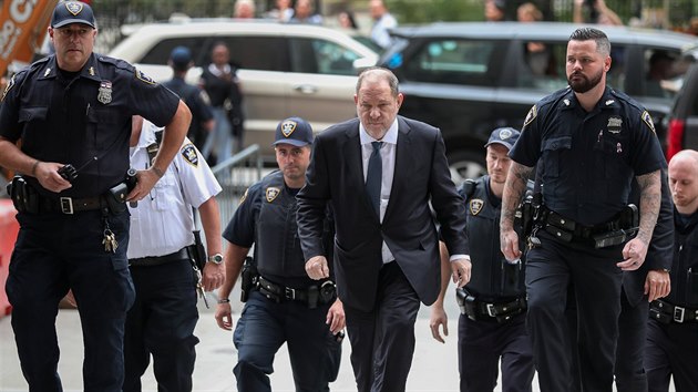 Filmov producent Harvey Weinstein u soudu v New Yorku. (11. jna 2018)