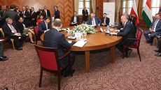 Prezidenti Slovenska Andrej Kiska, České republiky Miloš Zeman, Polska Andrzej... Prezidenti Slovenska Andrej Kiska, České republiky Miloš Zeman, Polska Andrzej...