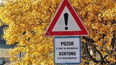 Nové výstražné značky s dvojjazyčnou doplňkovou tabulkou instalovali krajští... Nové výstražné značky s dvojjazyčnou doplňkovou tabulkou instalovali krajští...