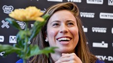 Dobře naladěná snowboardistka Eva Samková na tiskové konferenci k zahájení nové... Dobře naladěná snowboardistka Eva Samková na tiskové konferenci k zahájení nové...
