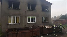 Při požáru bytu zemřela seniorka. Ostatní stihli dům opustit bez zranění. Při požáru bytu zemřela seniorka. Ostatní stihli dům opustit bez zranění.
