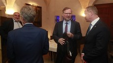 Na pozvání šéfa STAN Petra Gazdíka se sešli na večeři ve Valdštejnské hospodě... Na pozvání šéfa STAN Petra Gazdíka se sešli na večeři ve Valdštejnské hospodě...
