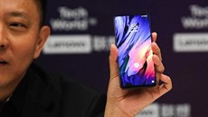 Lenovo Z5 Pro na jednom z prvních snímků Lenovo Z5 Pro na jednom z prvních snímků