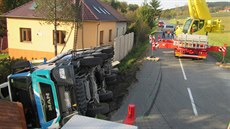 Nehoda domíchávače v obci Březůvky na Zlínsku. Nehoda domíchávače v obci Březůvky na Zlínsku.