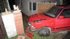 Spoušť, kterou po své zběsilé jízdě Vizovicemi zanechal opilý řidič. Spoušť, kterou po své zběsilé jízdě Vizovicemi zanechal opilý řidič.