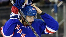 Český obránce Libor Hájek si za New York Rangers zahrál v přípravě. Český obránce Libor Hájek si za New York Rangers zahrál v přípravě.