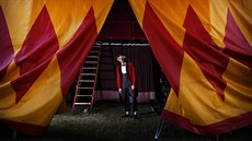 UMNÍ A KULTURA (série) Zdenk Dvoák, volný fotograf  Cirkus Humberto: Cirkus...