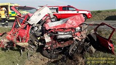 Při čelním střetu osobního auta s autobusem u Klatov se dopoledne zranili tři... Při čelním střetu osobního auta s autobusem u Klatov se dopoledne zranili tři...