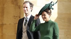 Pippa Middletonová s manelem Jamesem Matthewsem na svatb princezny Eugenie a...