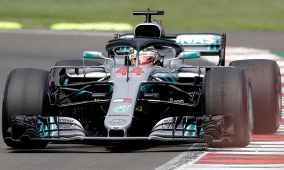 Lewis Hamilton u má jistý titul mistra svta, týmu Mercedes vak práce neskonila - chce Pohár konstruktér.