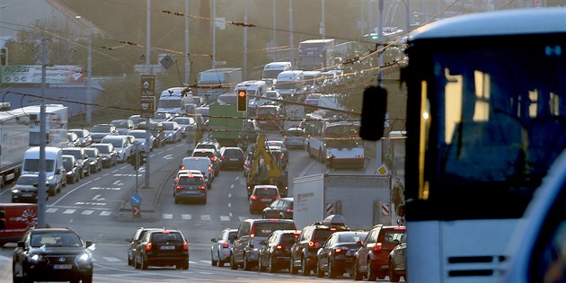 V Brn kvli oprav Zábrdovické ulice vznikají vtí dopravní zácpy ne obvykle.