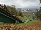 Podzimní lyžařský skokanský můstek. Podzimní lyžařský skokanský můstek.