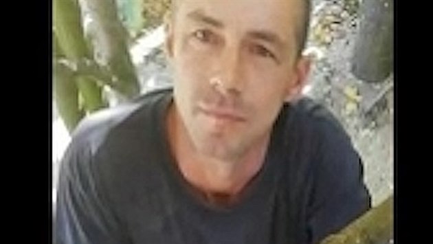Policie pátrá po neznám muži, který se snažil kontaktovat nejméně jedno dítě na... Policie pátrá po neznám muži, který se snažil kontaktovat nejméně jedno dítě na...