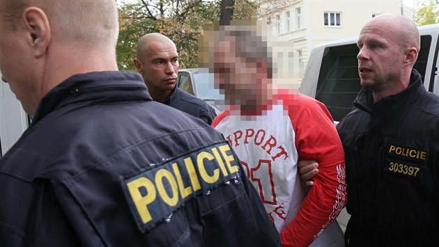 Třiačtyřicetiletého Alberta A., který se ve čtvrtek pokusil v Rokycanech... Třiačtyřicetiletého Alberta A., který se ve čtvrtek pokusil v Rokycanech...