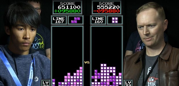 Joseph Saelee ve finále proti Jonasi Neubauerovi Joseph Saelee ve finále proti Jonasi Neubauerovi