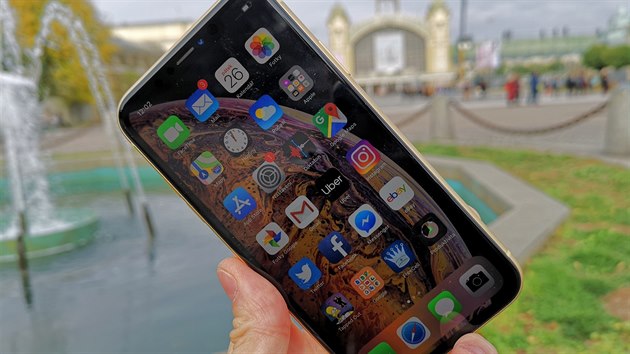 iPhone XR iPhone XR