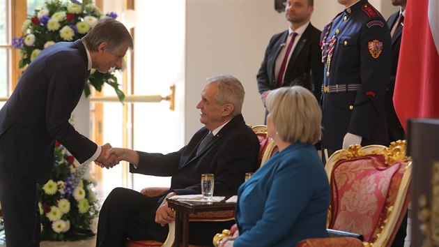 Přijetí členů diplomatického sboru prezidentem Milošem Zemanem a Ivanou Zemanovou. (27. října 2018)