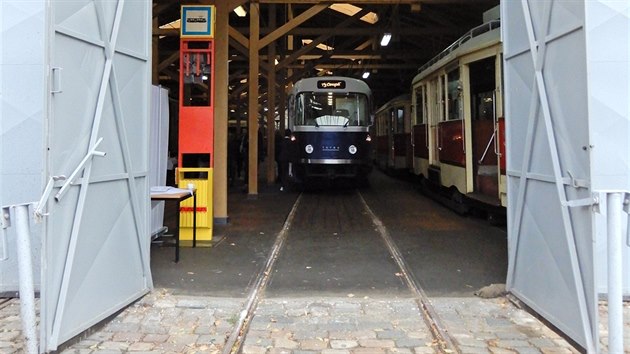 Po dvou letech (od zrodu nebo od prvnho npadu) se poprv veejnosti pedstavila uniktn tramvaj, kter je inspirovan legendrnmi vozy eskoslovensk vroby T3.