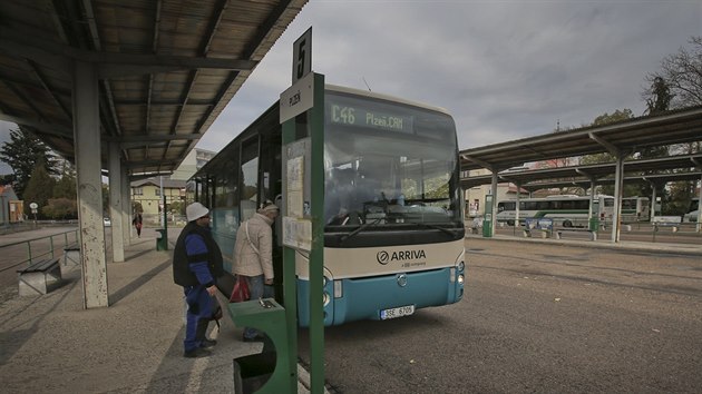 Od 9. prosince se Rokycany stanou vznamnm dopravnm uzlem. Vtina autobusovch linek z regionu bude konit na tamnm autobusovm ndra a pten spojen do Plzn zanou zajiovat vlaky,