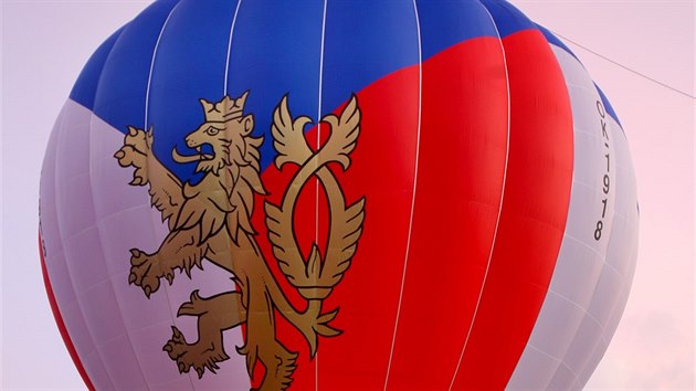 Speciln horkovzdun balon na oslavu stho vro vzniku eskoslovenska vyrobili v brnnsk firm Balony Kubek. Za zhruba 650 tisc korun si jej objednal pilot Pavel Boo.