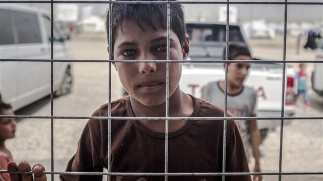Chlapec v uprchlickm tboe v Libanonu (z knihy My, dti vlky)